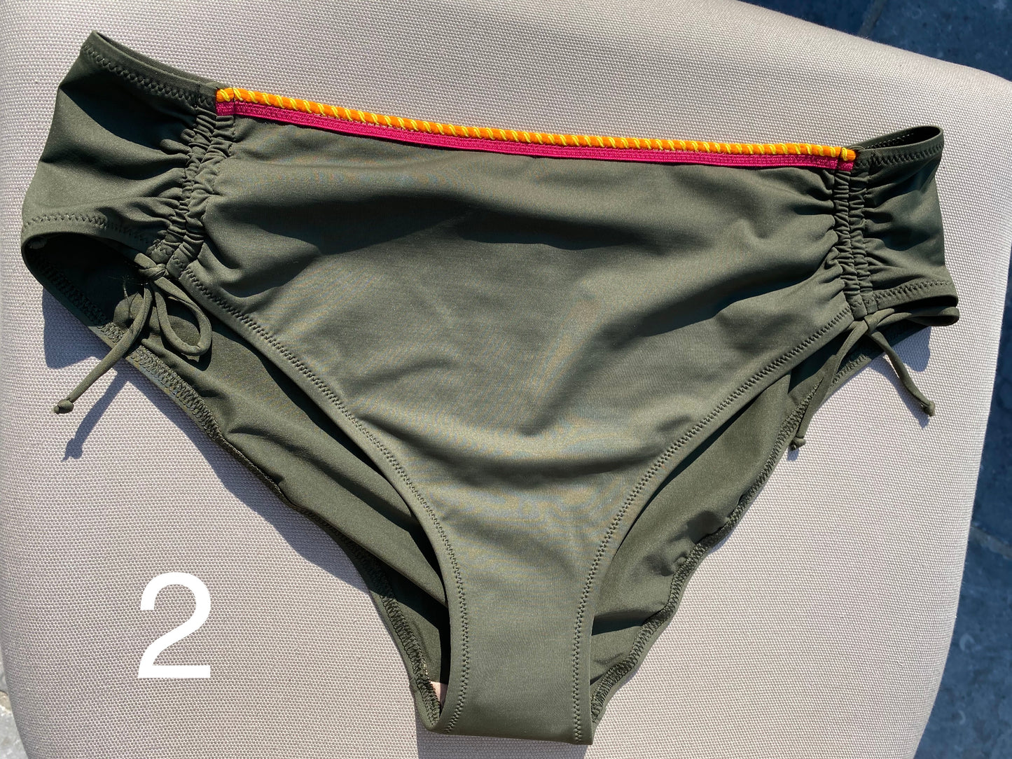 ARMATURE Triangle Bikini Kaki