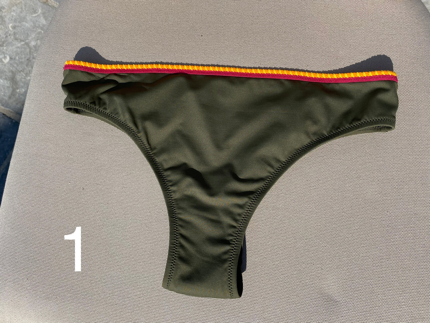 ARMATURE Triangle Bikini Kaki
